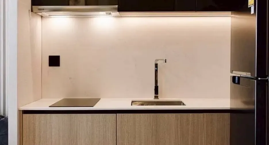 For rent 1 bed condo in Pathum Wan, Bangkok