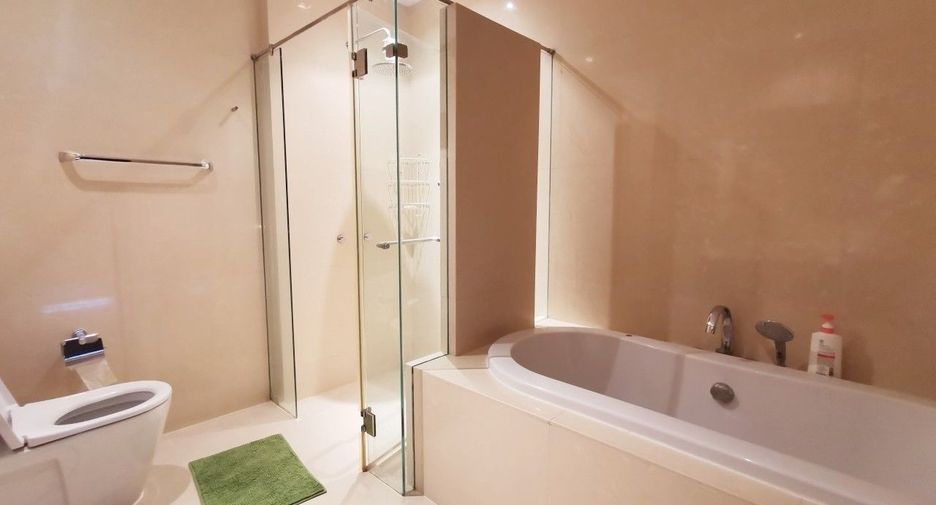 For rent 2 bedrooms condo in Khlong Toei, Bangkok