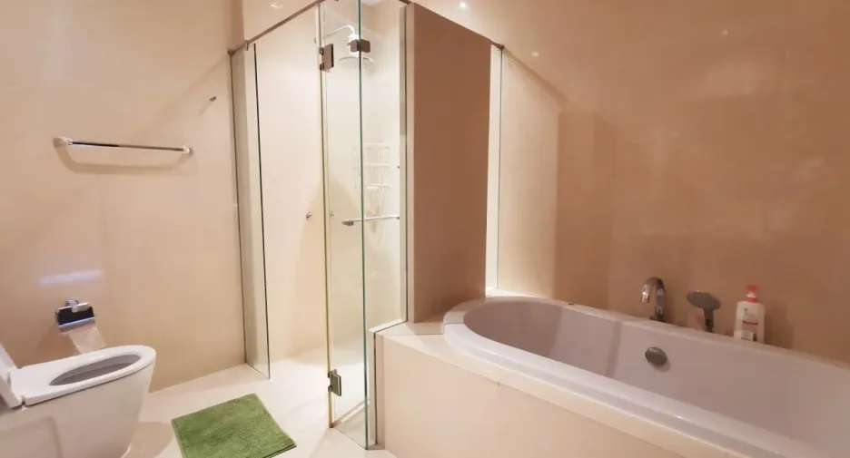 For rent 2 bedrooms condo in Khlong Toei, Bangkok