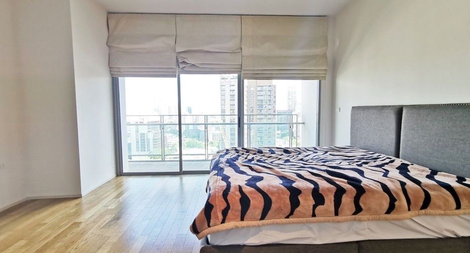 For rent 2 bedrooms condo in Khlong Toei, Bangkok