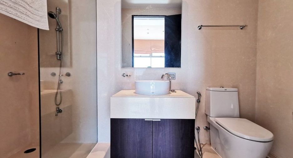 For rent 2 bedrooms condo in Khlong Toei, Bangkok
