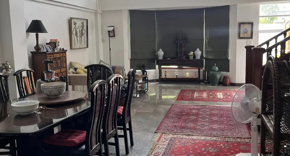 For rent 4 bedrooms townhouse in Sathon, Bangkok