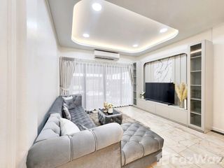 Reihenhaus zur Miete mit 6 Zimmer in Huai Khwang, Bangkok