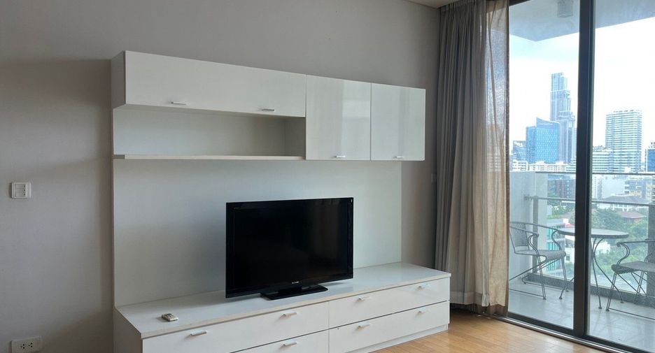 For rent 2 bedrooms condo in Khlong Toei, Bangkok