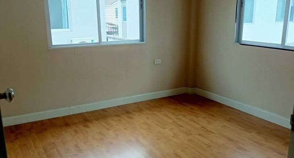 For rent 3 ベッドルーム townhouse in Khan Na Yao, Bangkok