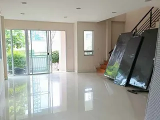 For rent 3 bedrooms townhouse in Khan Na Yao, Bangkok
