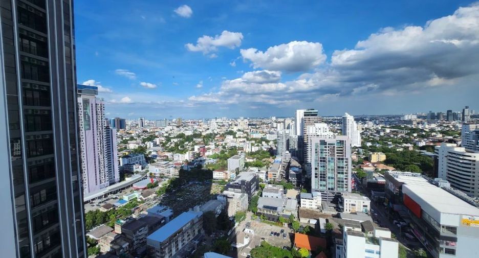For rent 2 bedrooms condo in Watthana, Bangkok