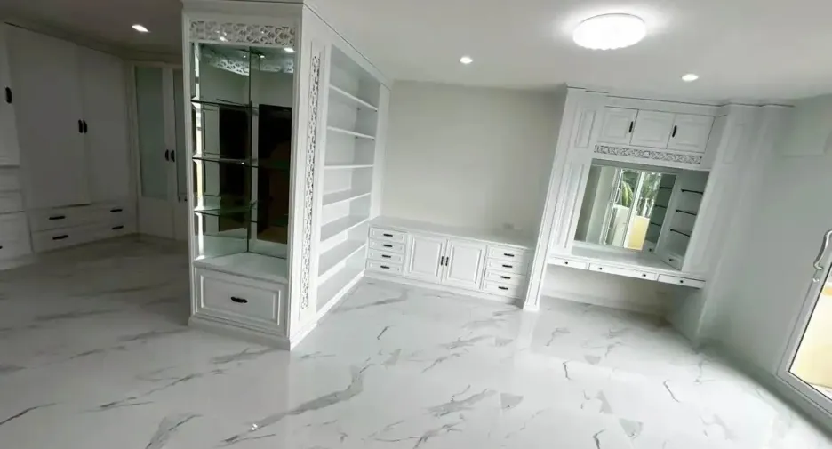 Casa en alquiler de 4 habitaciones en Yan Nawa, Bangkok
