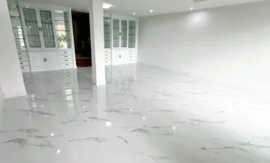 Haus zur Miete mit 4 Zimmer in Yan Nawa, Bangkok