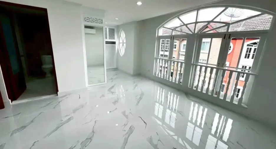 Casa en alquiler de 4 habitaciones en Yan Nawa, Bangkok