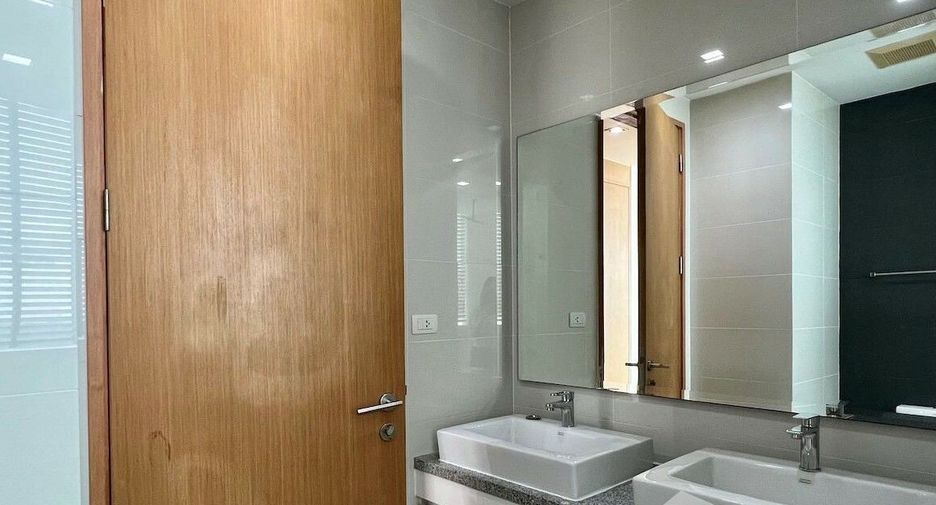 Condo en alquiler de 3 habitaciones en Khlong Toei, Bangkok