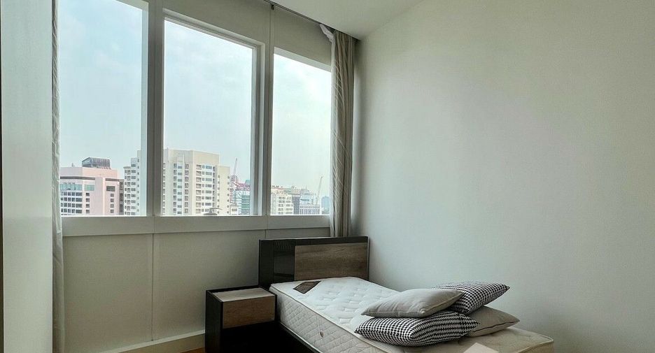 Condo en alquiler de 3 habitaciones en Khlong Toei, Bangkok