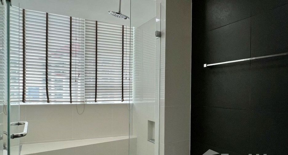 Condo en alquiler de 3 habitaciones en Khlong Toei, Bangkok