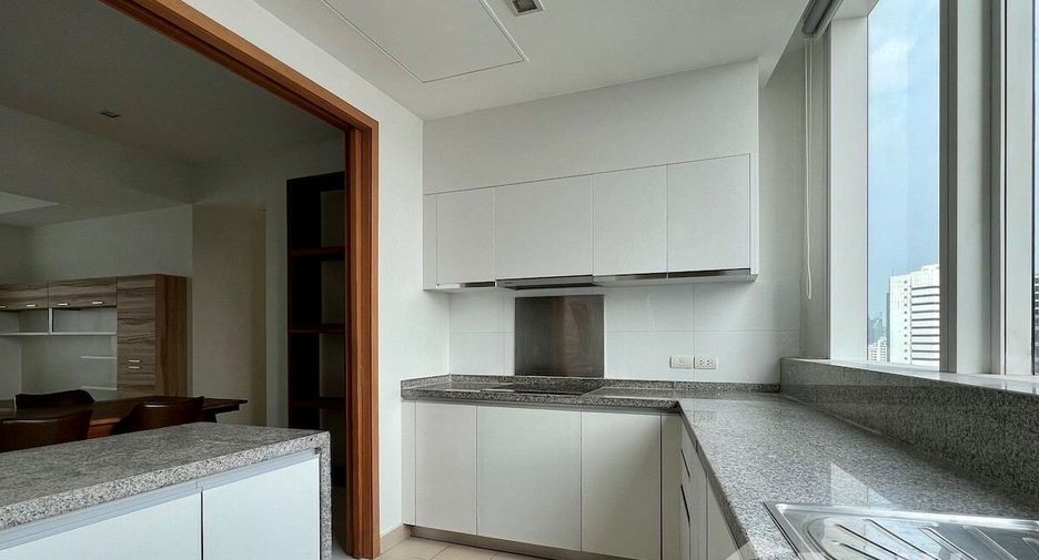 Condo en alquiler de 3 habitaciones en Khlong Toei, Bangkok