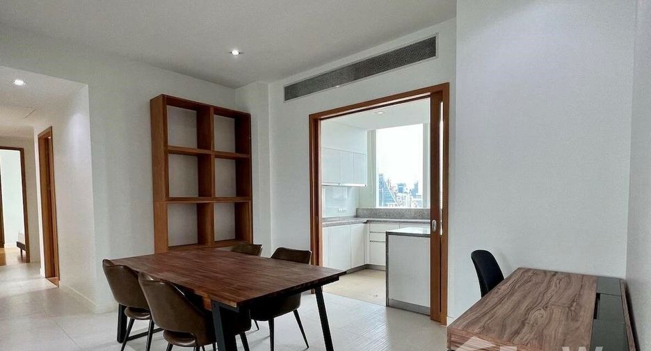 Condo en alquiler de 3 habitaciones en Khlong Toei, Bangkok