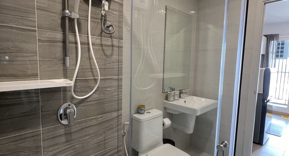 For rent 1 bed condo in Huai Khwang, Bangkok