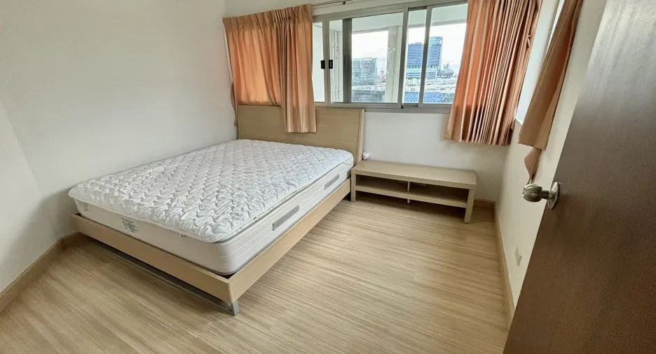 For rent 2 bedrooms apartment in Khlong Toei, Bangkok
