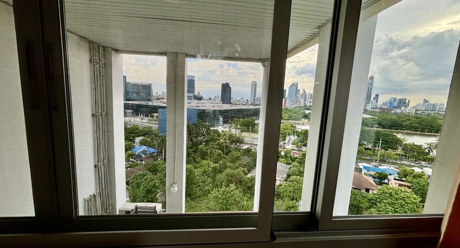 For rent 2 bedrooms apartment in Khlong Toei, Bangkok