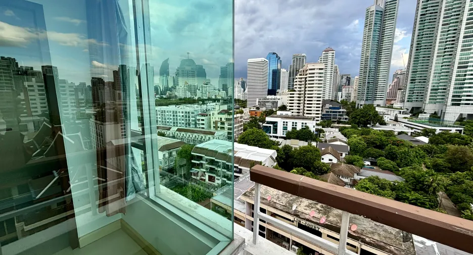 For rent 2 bedrooms apartment in Khlong Toei, Bangkok