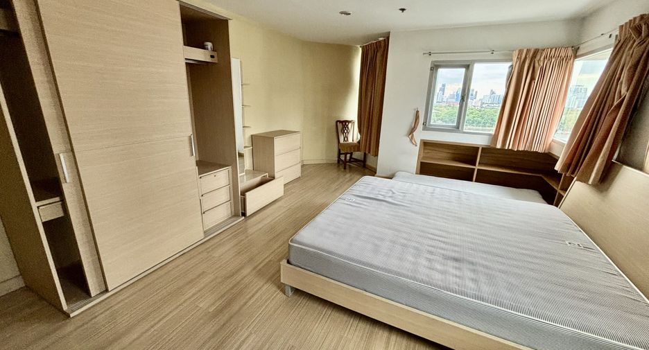 For rent 2 bedrooms apartment in Khlong Toei, Bangkok