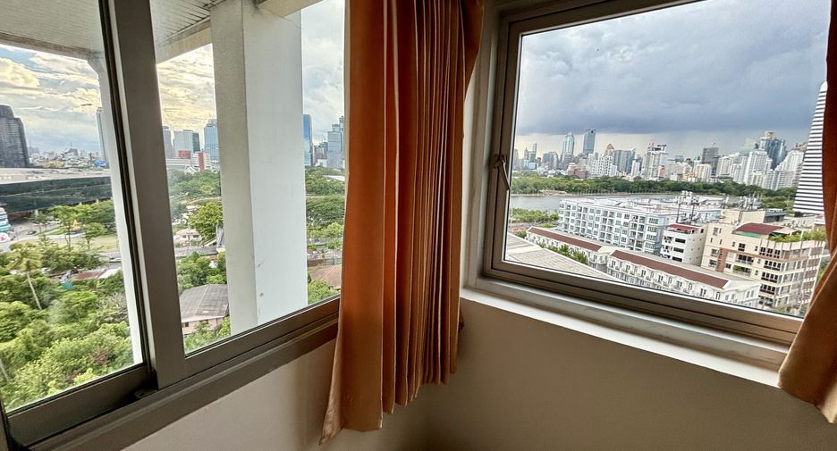 For rent 2 bedrooms apartment in Khlong Toei, Bangkok