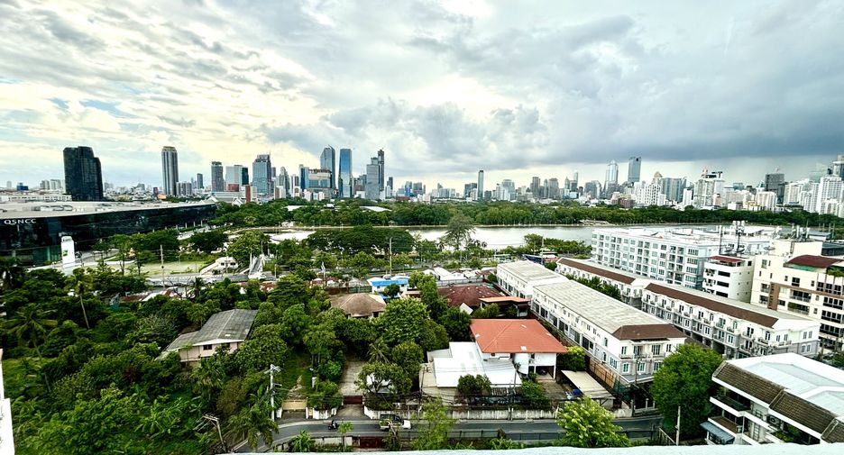 For rent 2 bedrooms apartment in Khlong Toei, Bangkok
