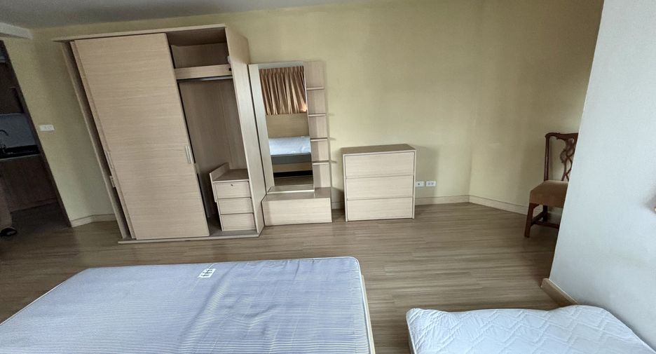 For rent 2 bedrooms apartment in Khlong Toei, Bangkok
