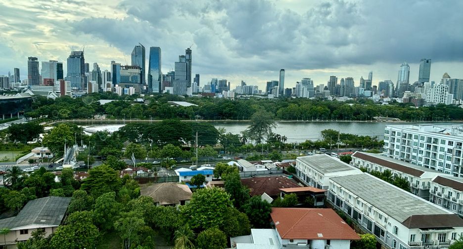 For rent 2 bedrooms apartment in Khlong Toei, Bangkok