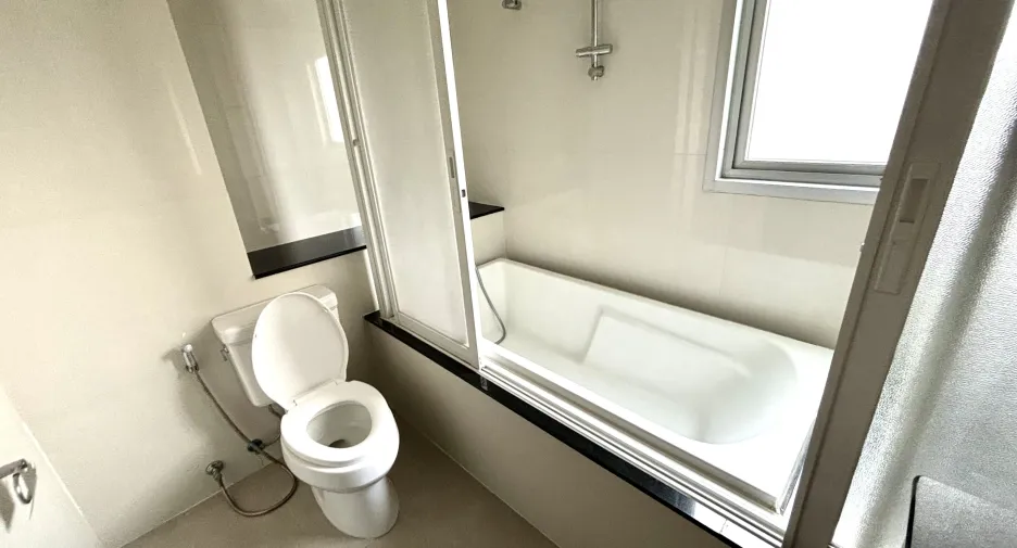 For rent 2 bedrooms apartment in Khlong Toei, Bangkok