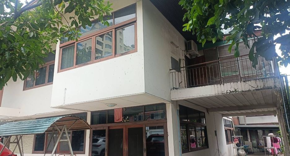 Casa en alquiler de 4 habitaciones en Bang Rak, Bangkok