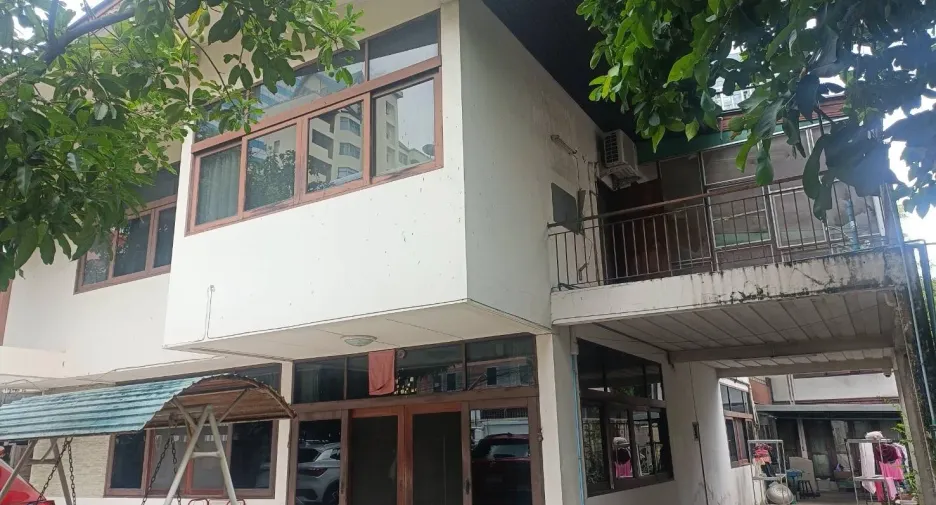 Haus zur Miete mit 4 Zimmer in Bang Rak, Bangkok