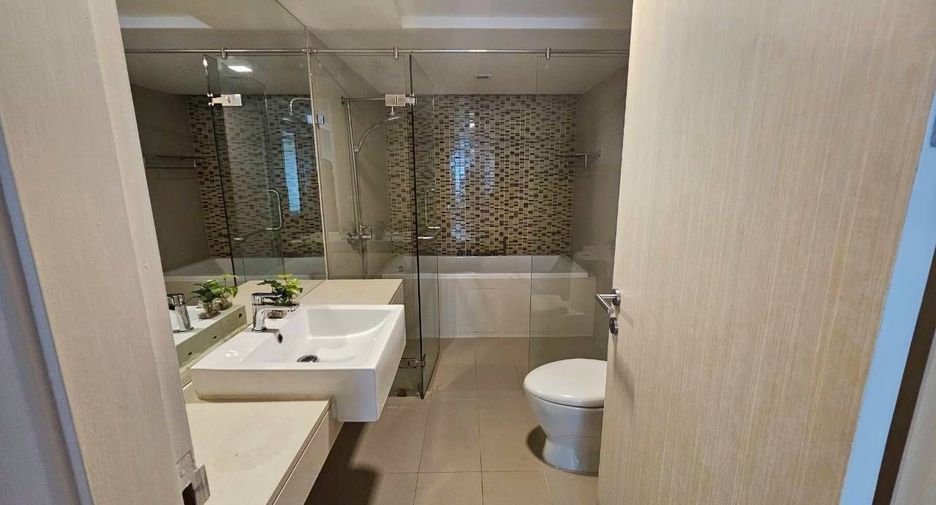 Condo en alquiler de 3 habitaciones en Watthana, Bangkok