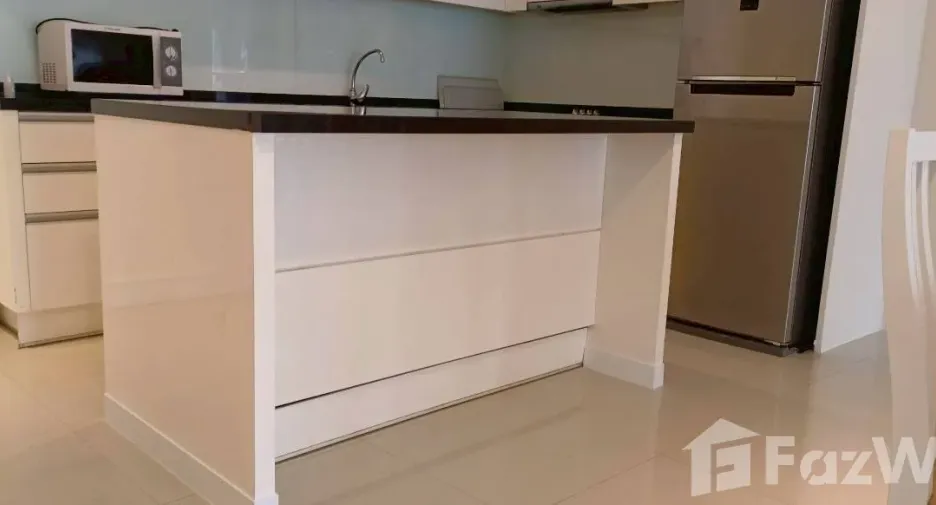 Condo en alquiler de 3 habitaciones en Watthana, Bangkok