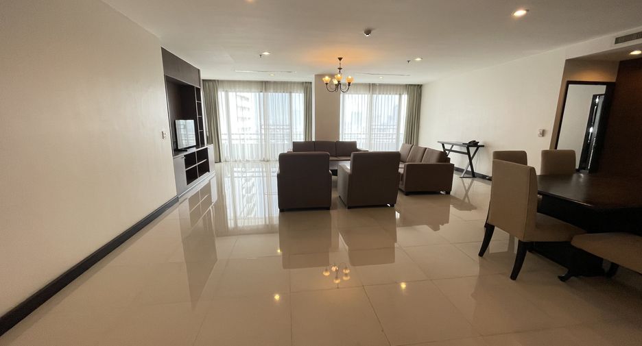 For rent 4 bedrooms apartment in Watthana, Bangkok