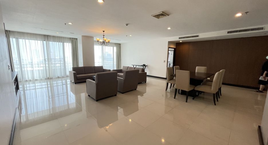For rent 4 bedrooms apartment in Watthana, Bangkok
