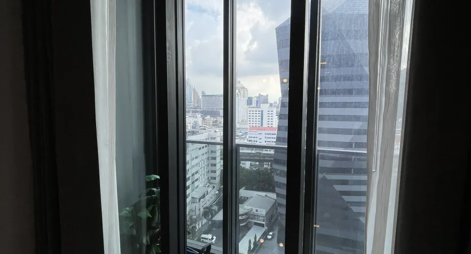 For rent 2 bedrooms condo in Ratchathewi, Bangkok
