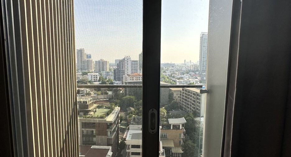 For rent 4 bedrooms apartment in Khlong Toei, Bangkok