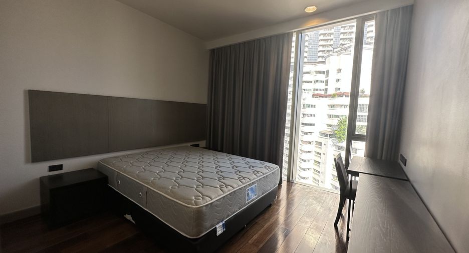 For rent 4 bedrooms apartment in Khlong Toei, Bangkok