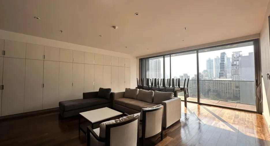 For rent 4 bedrooms apartment in Khlong Toei, Bangkok