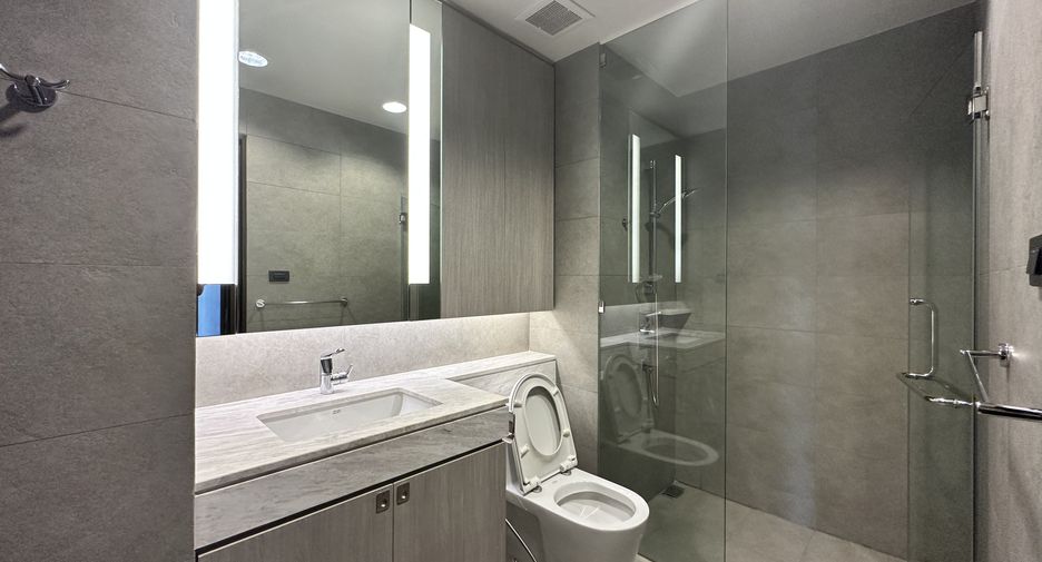 For rent 4 bedrooms apartment in Khlong Toei, Bangkok