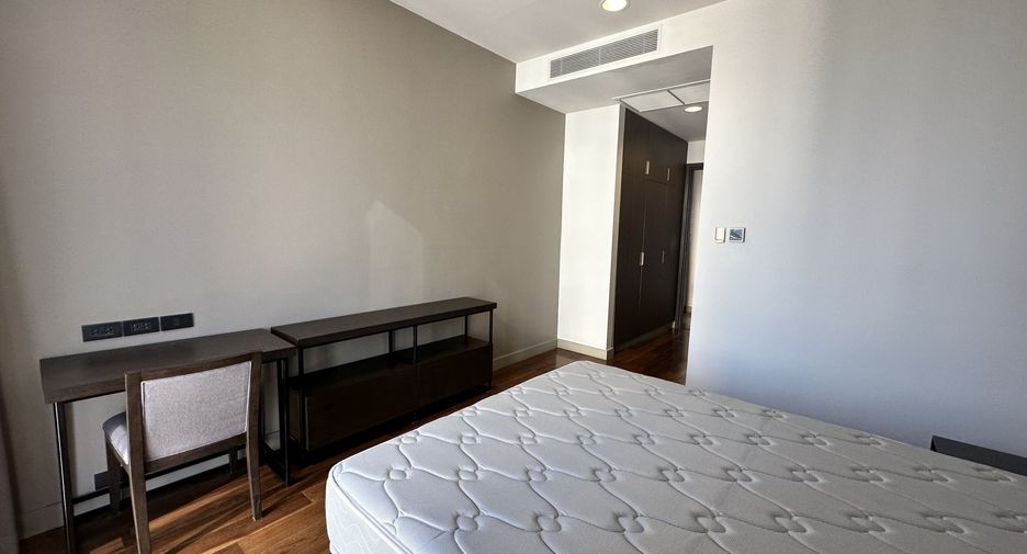 For rent 4 bedrooms apartment in Khlong Toei, Bangkok