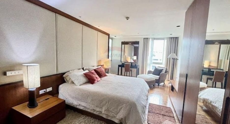 For rent 2 bedrooms condo in Sathon, Bangkok