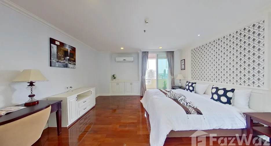 Condo en alquiler de 4 habitaciones en Watthana, Bangkok