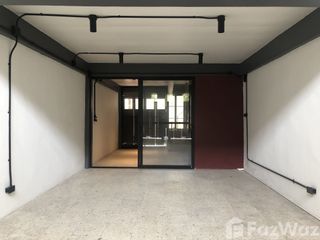 Аренда 2 спальни таунхаус в Пхра Кханонг, Бангкок