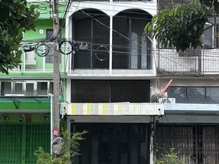 Reihenhaus zur Miete mit 2 Zimmer in Phra Khanong, Bangkok