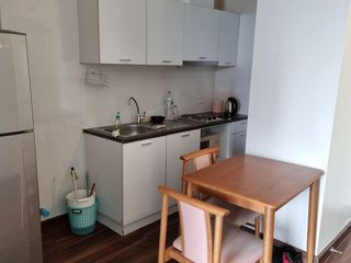 Wohnung zur Miete mit Studio in Khlong San, Bangkok