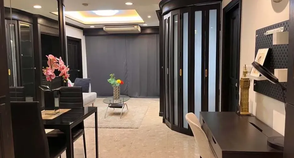 For rent 2 bedrooms condo in Bang Rak, Bangkok