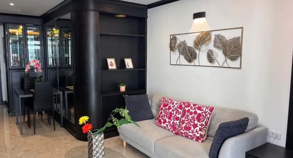 For rent 2 bedrooms condo in Bang Rak, Bangkok