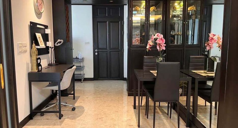 For rent 2 bedrooms condo in Bang Rak, Bangkok