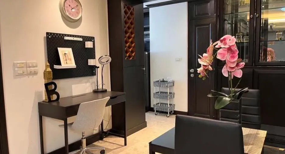 For rent 2 bedrooms condo in Bang Rak, Bangkok